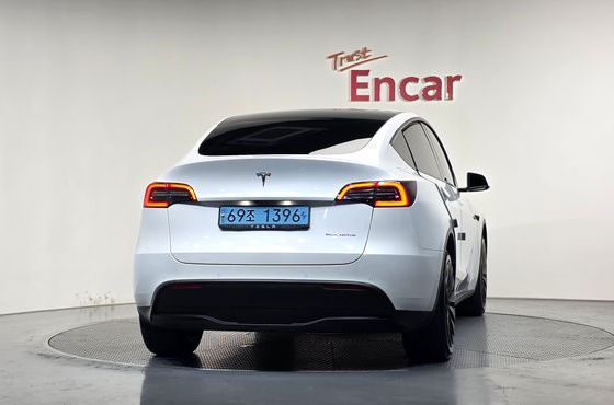 Tesla Model Y Long Range AWD — пробег 73 504 км — фото 4 из 5