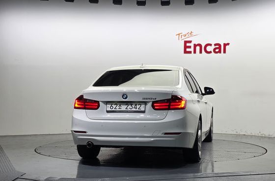 BMW 3-Series 320d — пробег 99 250 км — фото 4 из 5