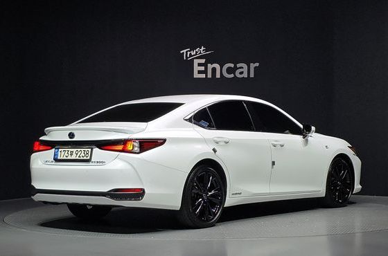Lexus ES F-Sport — пробег 37 172 км — фото 2 из 5