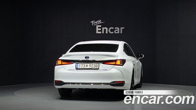 Lexus ES F-Sport — пробег 37 172 км — фото 4 из 5