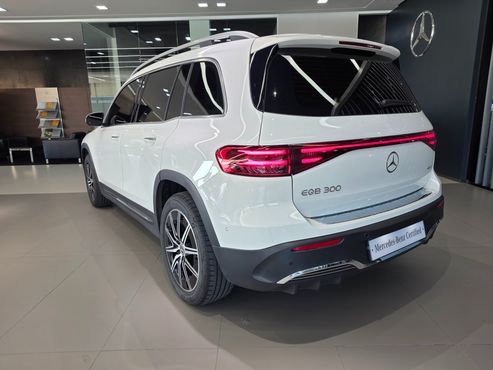 Mercedes-Benz EQB EQB300 4MATIC AMG Line — пробег 6 120 км — фото 2 из 5