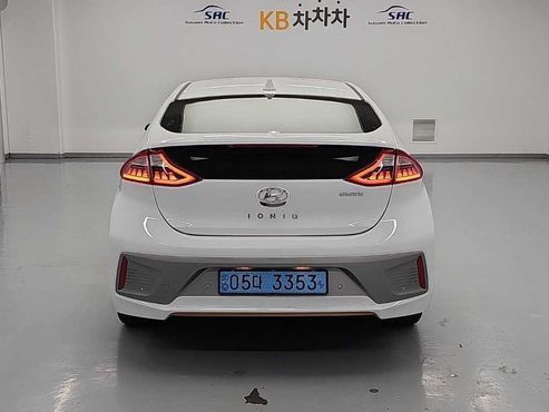 Hyundai Ioniq Q — пробег 73 499 км — фото 3 из 5