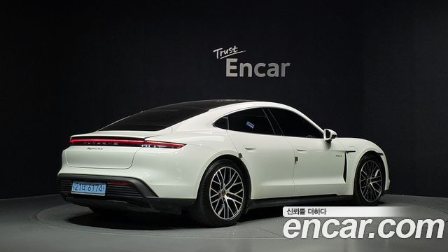 Porsche Taycan 4S — пробег 88 070 км — фото 2 из 5