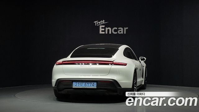 Porsche Taycan 4S — пробег 88 070 км — фото 4 из 5