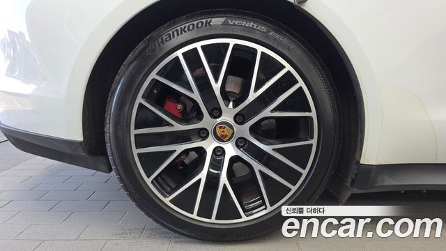 Porsche Taycan 4S — пробег 88 070 км — фото 5 из 5