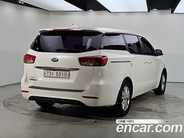 Kia Carnival 11-seater Deluxe — пробег 382 494 км — фото 4 из 5