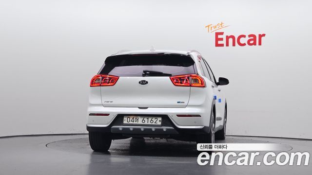 Kia Niro Prestige — пробег 161 268 км — фото 4 из 5