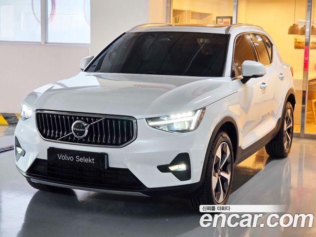 Volvo XC40 B4 Ultra Bright — пробег 5 557 км — фото 1 из 5