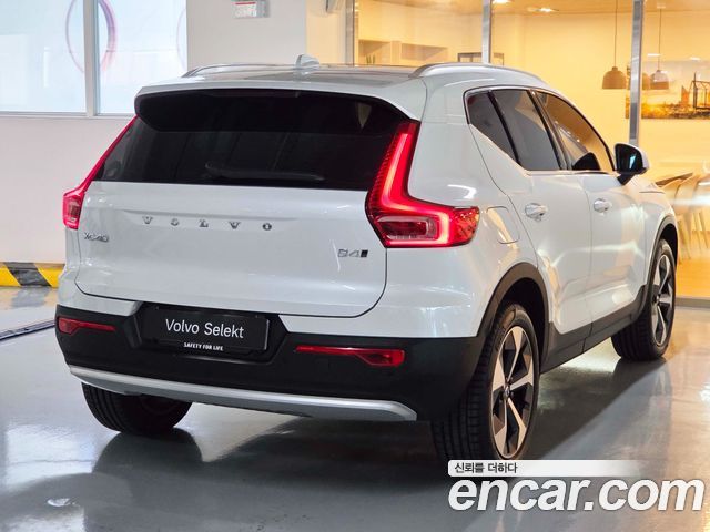 Volvo XC40 B4 Ultra Bright — пробег 5 557 км — фото 2 из 5