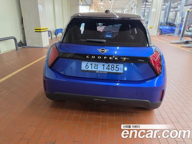 Mini Cooper SE Favoured — пробег 4 030 км — фото 3 из 5