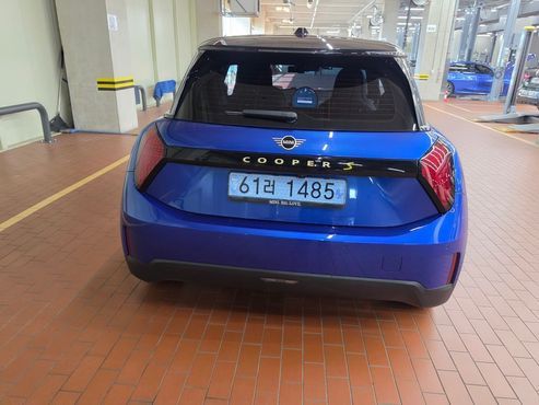 Mini Cooper SE Favoured — пробег 4 030 км — фото 3 из 5