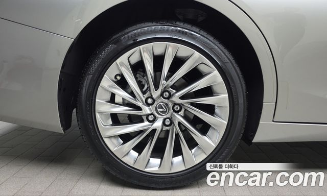 Lexus ES Executive — пробег 23 348 км — фото 5 из 5