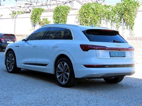 Audi e-tron 55 Quattro — пробег 74 469 км — фото 3 из 5
