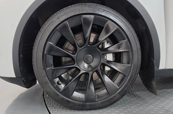Tesla Model Y Long Range AWD — пробег 156 075 км — фото 5 из 5