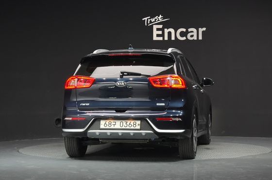 Kia Niro Prestige — пробег 120 929 км — фото 4 из 5