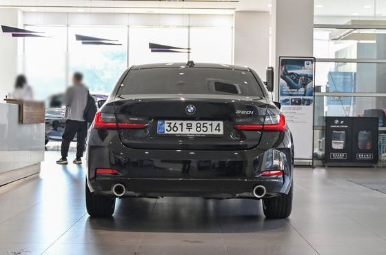 BMW 3-Series 320i — пробег 8 102 км — фото 4 из 5