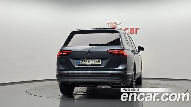 Volkswagen Tiguan 2.0 TDI Prestige — пробег 58 293 км — фото 4 из 5