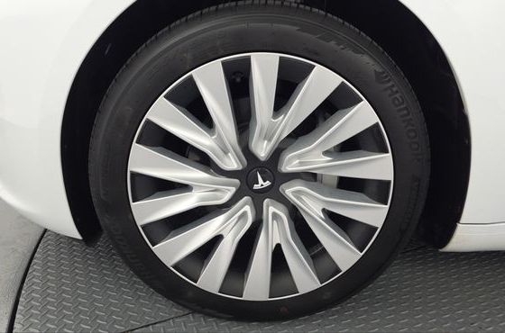 Tesla Model 3 Premium Long Range RWD — пробег 6 462 км — фото 5 из 5
