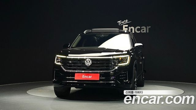 Volkswagen Atlas 2.0 TSI R-LINE 6-Seater — пробег 8 737 км — фото 3 из 5