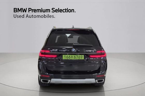 BMW X7 xDrive 40i Design Pure Excellence 6-Seater — пробег 5 061 км — фото 4 из 5
