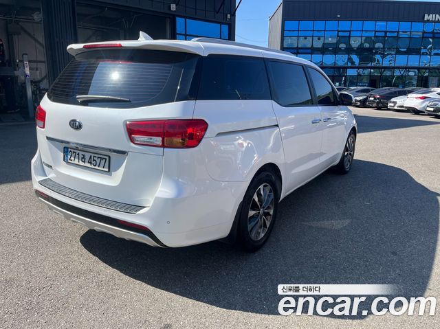 Kia Carnival 9-seater Luxury — пробег 322 400 км — фото 2 из 5