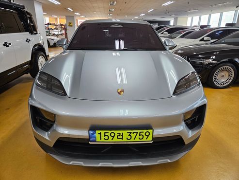 Porsche Macan Base 4 — пробег 4 806 км — фото 1 из 5