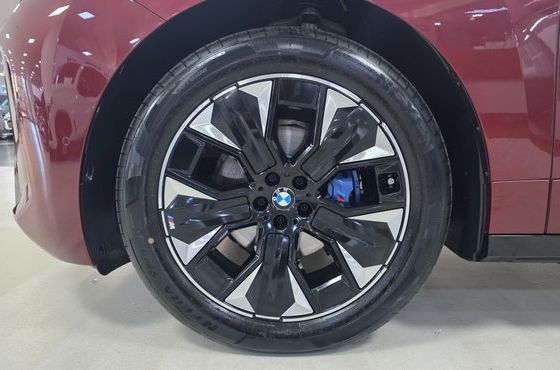 BMW iX xDrive45 M Sport — пробег 4 039 км — фото 5 из 5