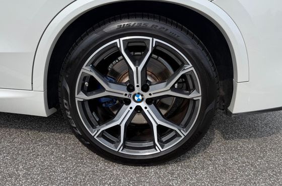 BMW X5 xDrive 45e M Sport — пробег 94 563 км — фото 5 из 5
