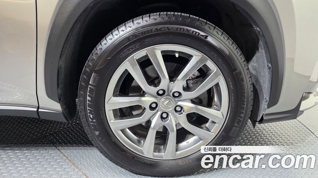 Lexus NX Supreme — пробег 120 170 км — фото 5 из 5