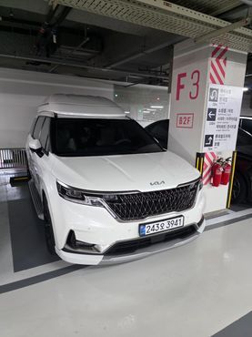 Kia Carnival Gasoline 9-Seater Hi-Limousine Signature — пробег 36 000 км — фото 3 из 5