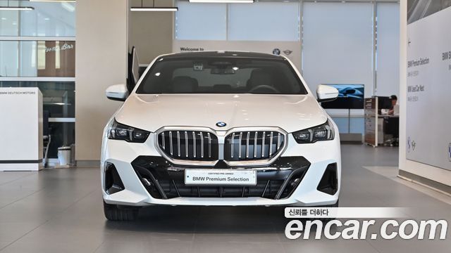 BMW 5-Series 520i M Sport — пробег 4 450 км — фото 3 из 5