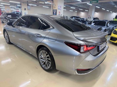 Lexus ES Executive — пробег 11 100 км — фото 2 из 5