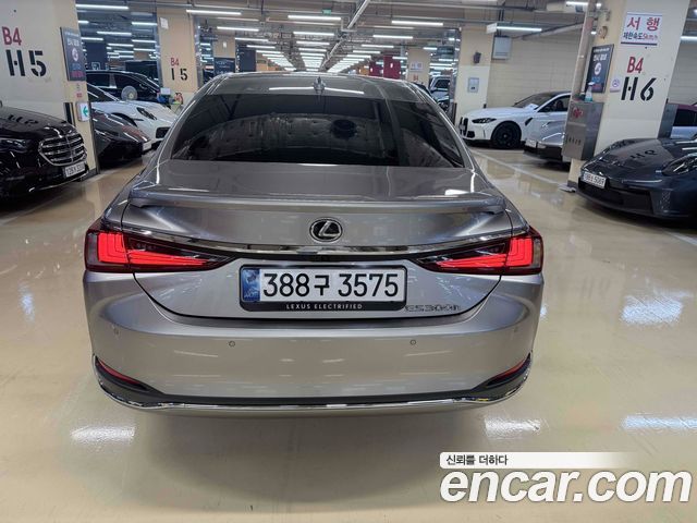 Lexus ES Executive — пробег 11 100 км — фото 4 из 5