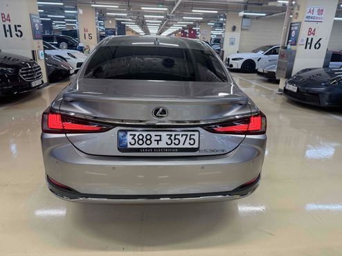Lexus ES Executive — пробег 11 100 км — фото 4 из 5
