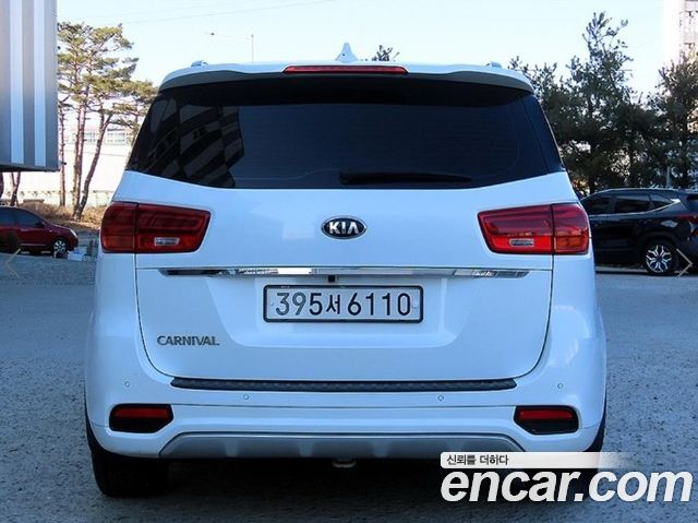 Kia Carnival 9-Seater Luxury — пробег 214 223 км — фото 4 из 5