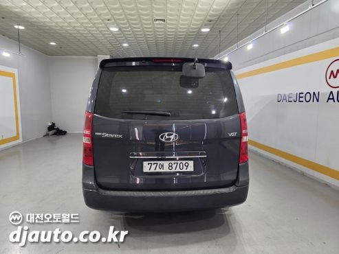 Hyundai Starex 12-Seater Wagon CVX Luxury — пробег 223 393 км — фото 4 из 5