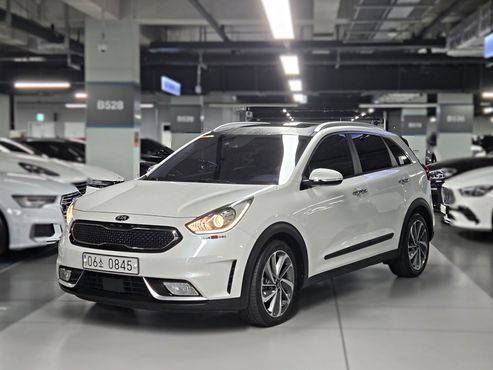 Kia Niro Prestige — пробег 171 737 км — фото 1 из 5