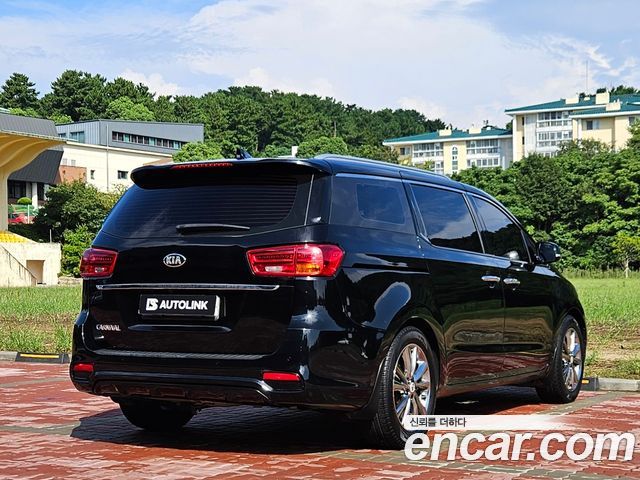 Kia Carnival 9-Seater Prstige — пробег 114 721 км — фото 2 из 5