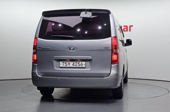 Hyundai Starex 11-Seater Wagon CVX Luxury — пробег 78 212 км — фото 4 из 5
