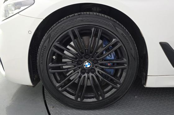 BMW 5-Series 540i xDrive M Sport Plus — пробег 108 323 км — фото 5 из 5