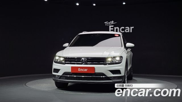 Volkswagen Tiguan 2.0 TDI Premium — пробег 105 973 км — фото 3 из 5