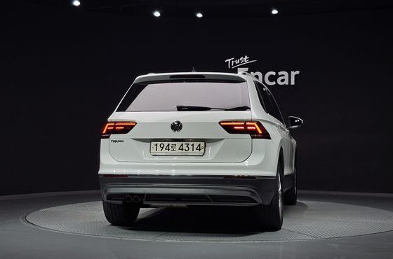 Volkswagen Tiguan 2.0 TDI Premium — пробег 105 973 км — фото 4 из 5