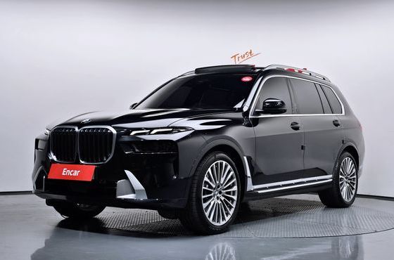 BMW X7 xDrive 40i Design Pure Excellence 7-Seater — пробег 10 071 км — фото 1 из 5