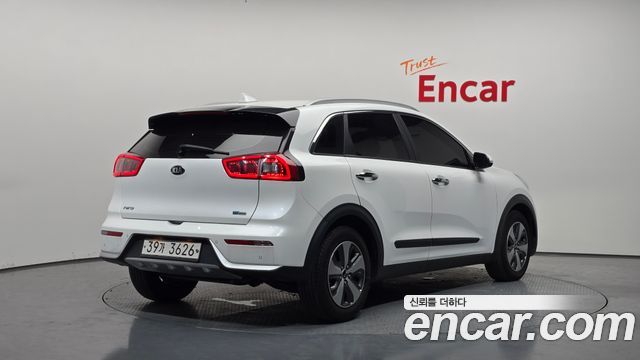 Kia Niro Prestige — пробег 133 155 км — фото 2 из 5