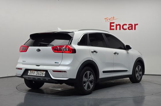 Kia Niro Prestige — пробег 133 155 км — фото 2 из 5