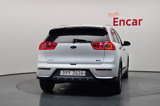 Kia Niro Prestige — пробег 133 155 км — фото 4 из 5