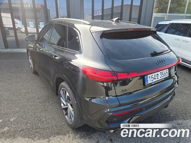 Audi Q5 40 TDI Quattro S Line Black Edition — пробег 5 127 км — фото 2 из 5