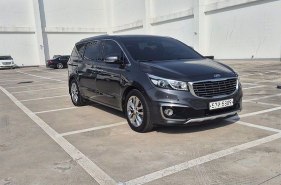 Kia Carnival 9-seater Prestige — пробег 125 000 км — фото 2 из 5