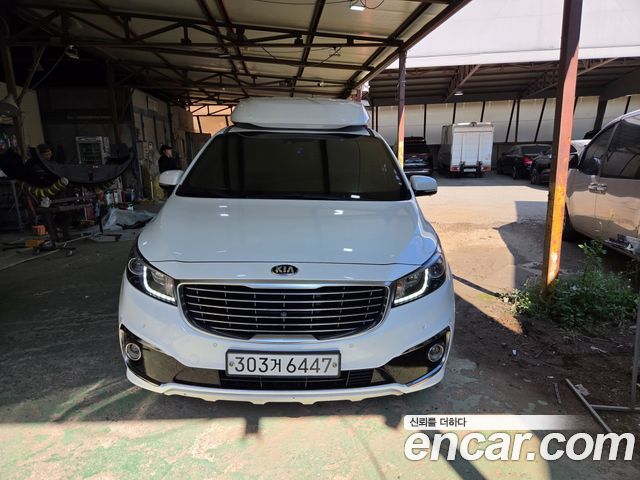 Kia Carnival 9-seater Hi-Limousine Noblesse — пробег 99 291 км — фото 1 из 5