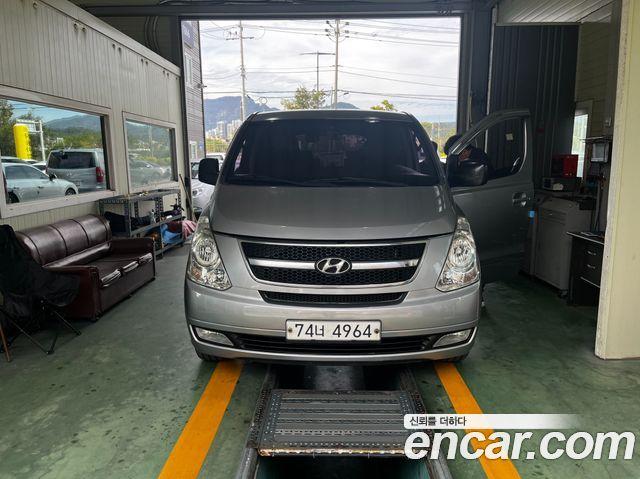 Hyundai Starex 11-Seater Wagon CVX Luxury — пробег 175 455 км — фото 1 из 4